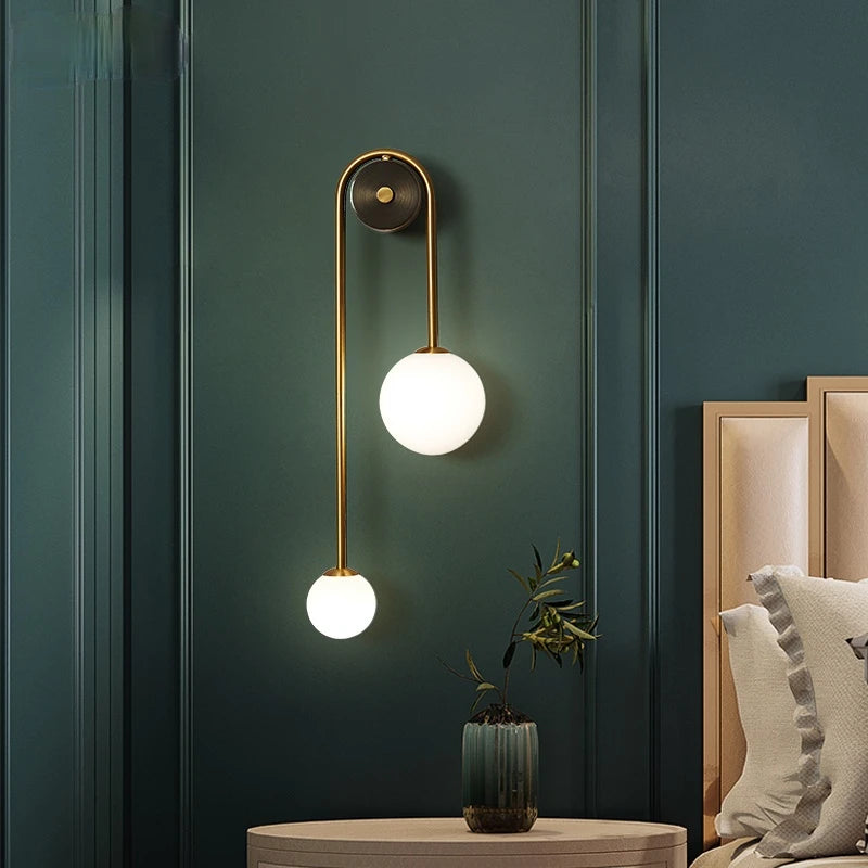 Arandela Moderna LED Sala de Estar e Quarto Gold - Design Exclusivo com Cristais e Globos em Cascata