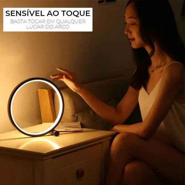 Luminária de Mesa LED e Touch Moderna - Carpetino