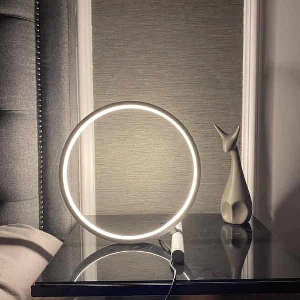 Luminária de Mesa LED e Touch Moderna - Carpetino