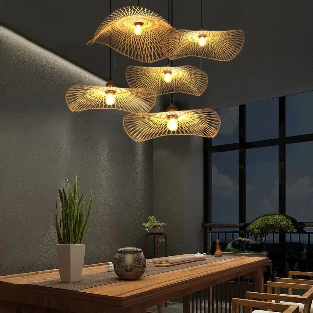 Lustre Pendente Artesanal com Cúpula de Rattan e Bambu